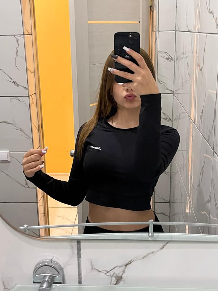 Mirror Selfie Poses in Black Outfit for Girls