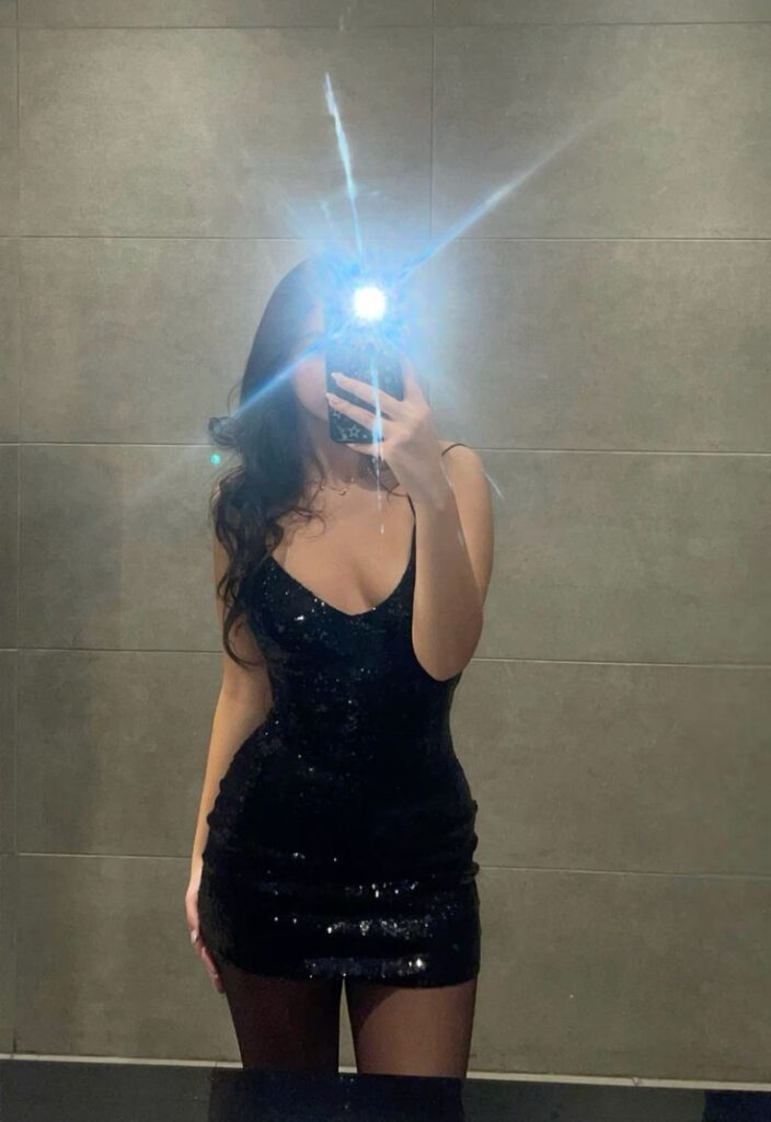 Mirror Selfie Poses in Black Outfit for Girls