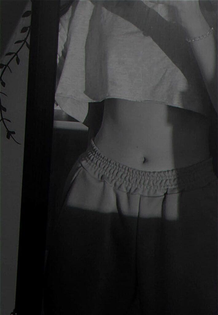 Aesthetic Black Dress Pics Hiding Face for Instagram