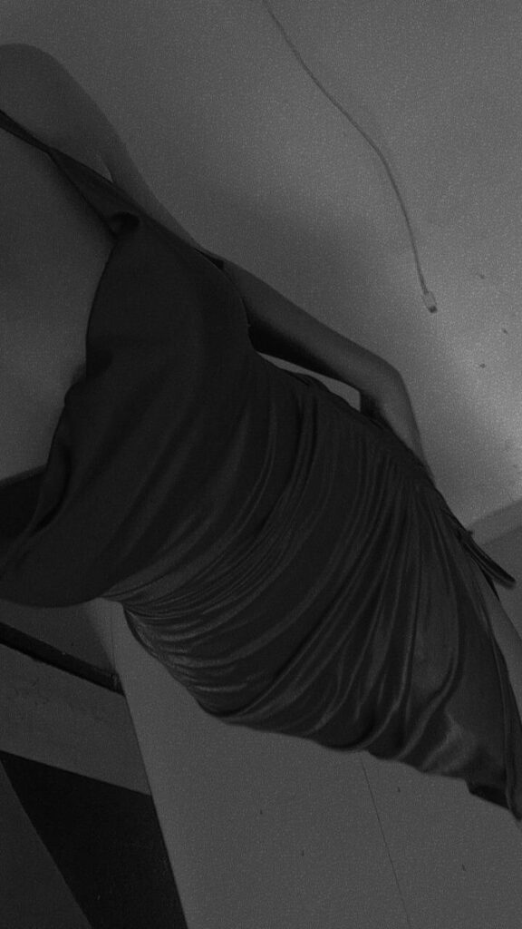 Aesthetic Black Dress Pics Hiding Face for Instagram