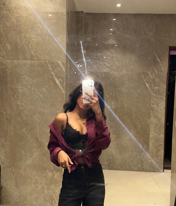 Mirror Selfie Poses in Black Outfit for Girls
