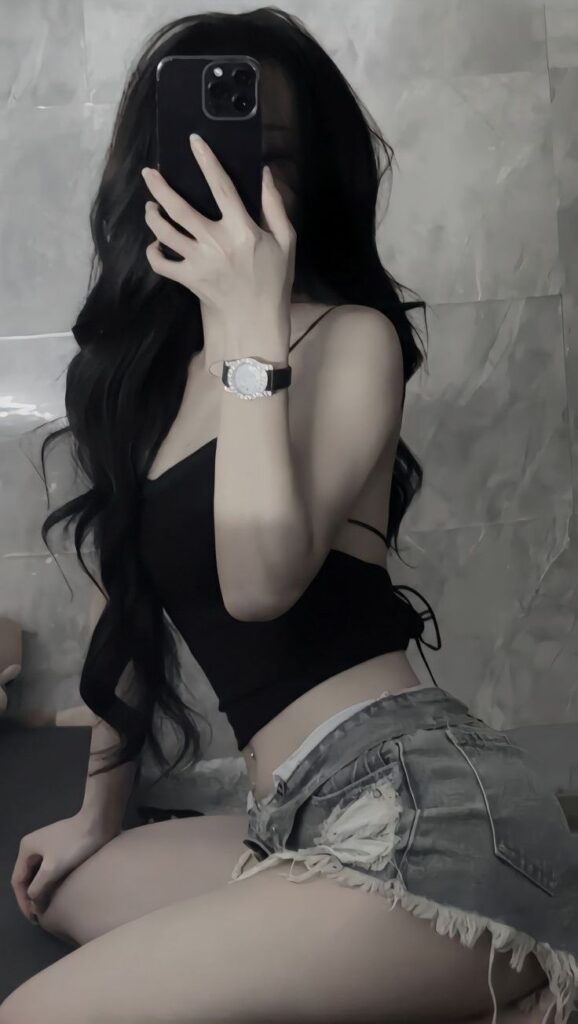 Stylish Short Black Dress Pics Without Showing Face