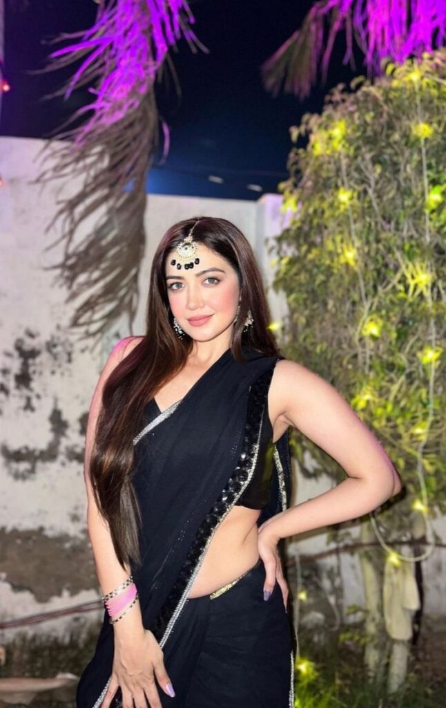 Desi Look: Black Saree & Kurti Hidden Face Images