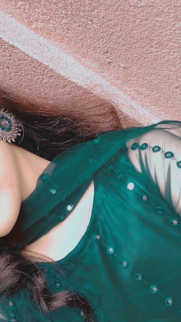 Top Trending Hidden Face Girl Pic In Black Dress (2026)