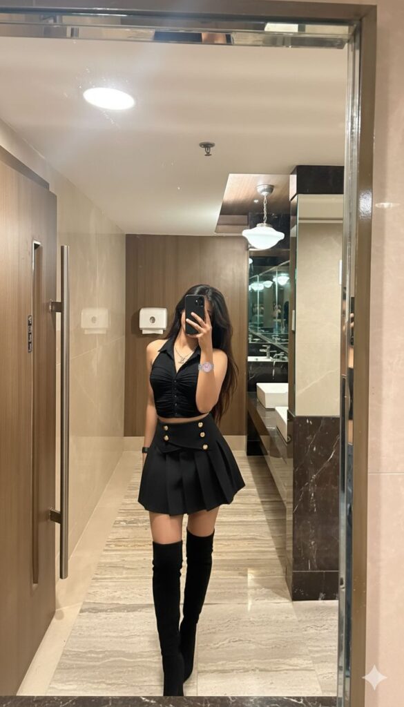 Mirror Selfie Poses in Black Outfit for Girls