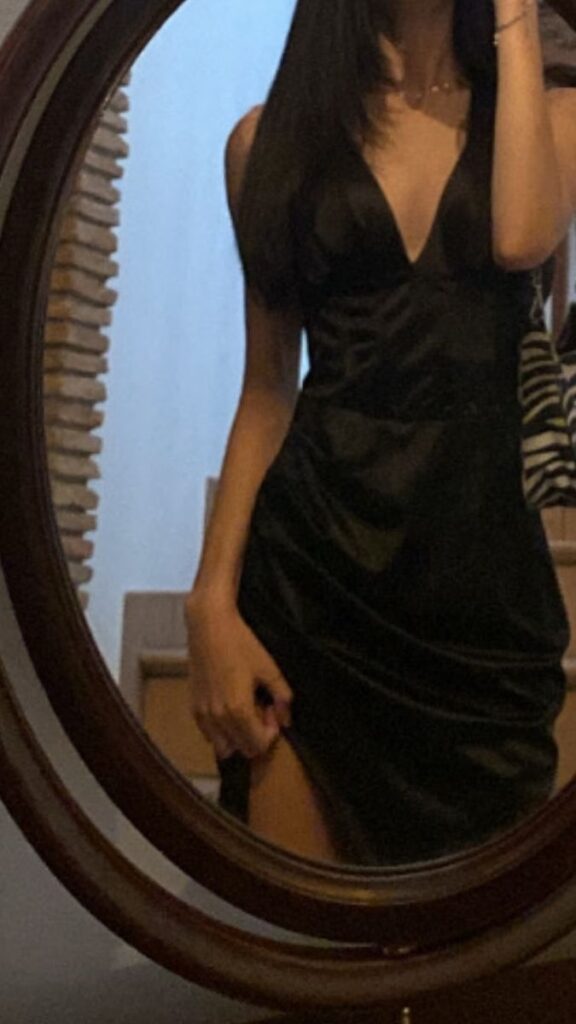 Aesthetic Black Dress Pics Hiding Face for Instagram
