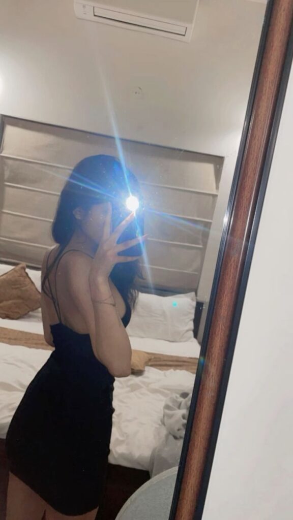 Mirror Selfie Poses in Black Outfit for Girls