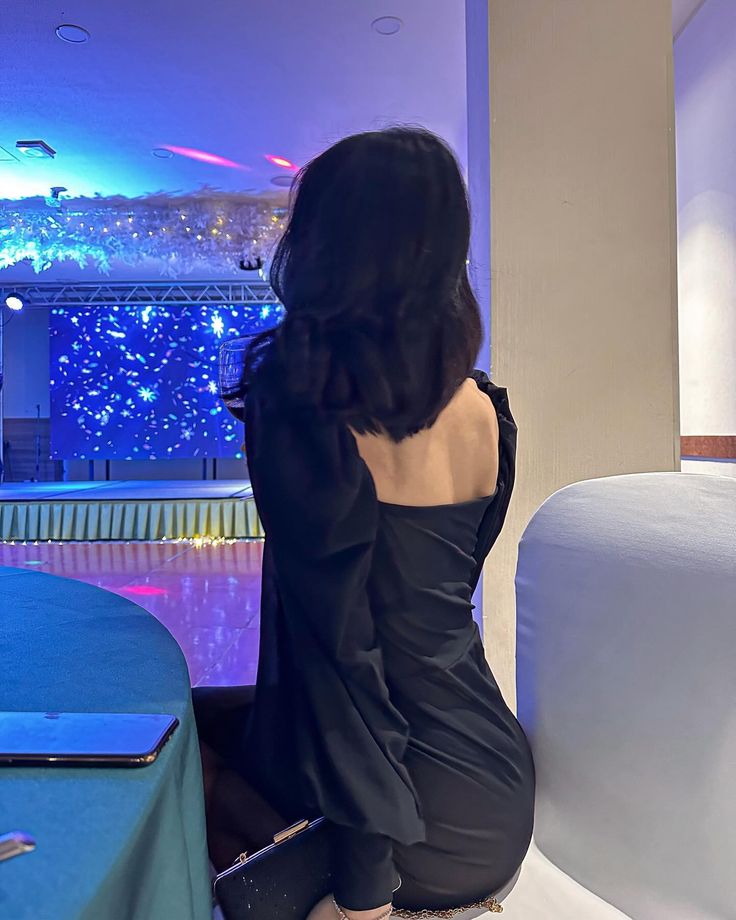 Aesthetic Black Dress Pics Hiding Face for Instagram